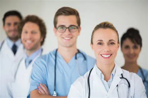 A group of doctors standing next to each other.